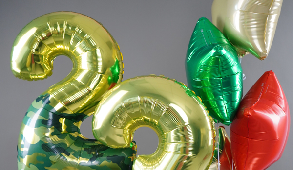 Фонтан шаров со звездами