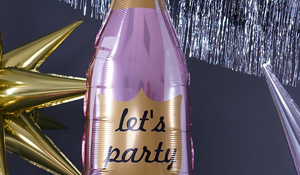 Фотозона с бутылкой и звездами