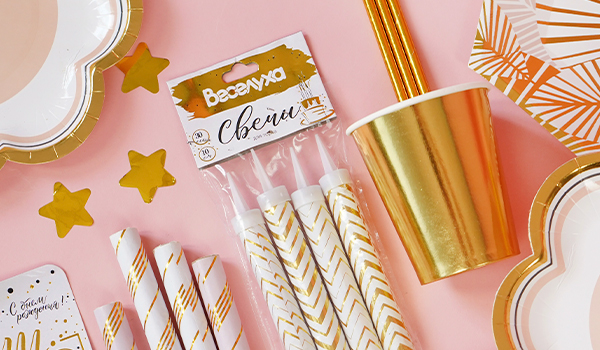 Сервировка стола в золотом стиле