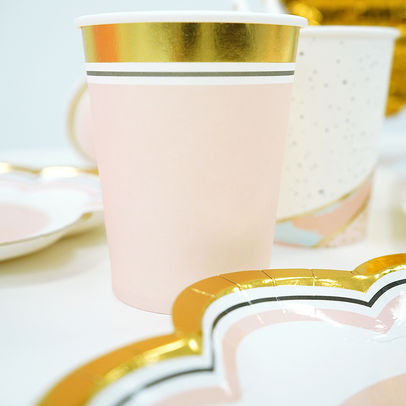 Тарелки фигурные "Цветочная нежность" Нежно-розовый с золотом