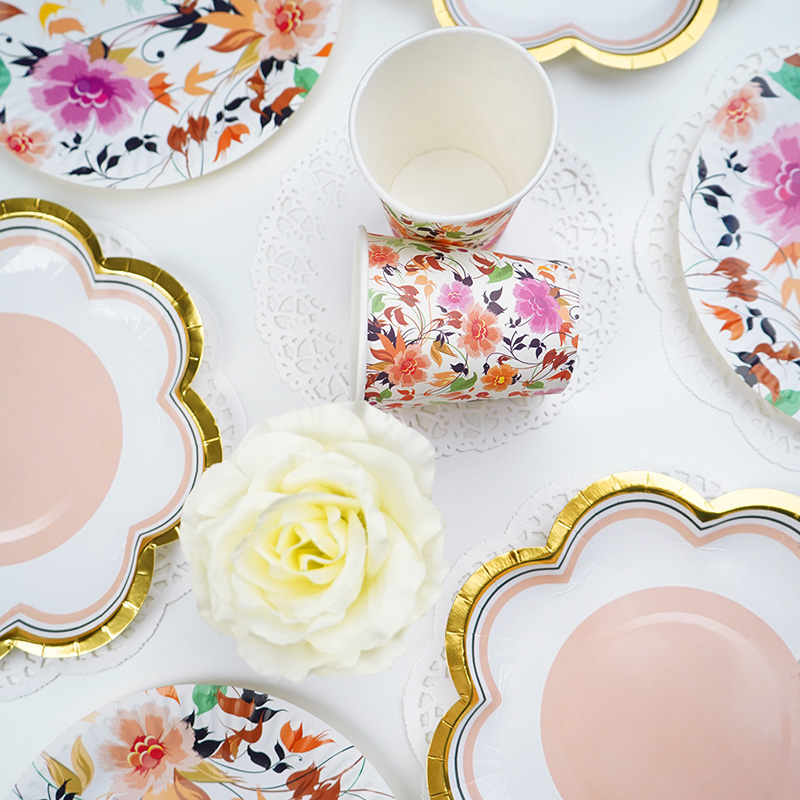 Тарелки фигурные "Цветочная нежность" Нежно-розовый с золотом