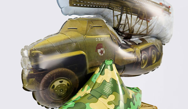 Фонтан с боевой машиной и звездами