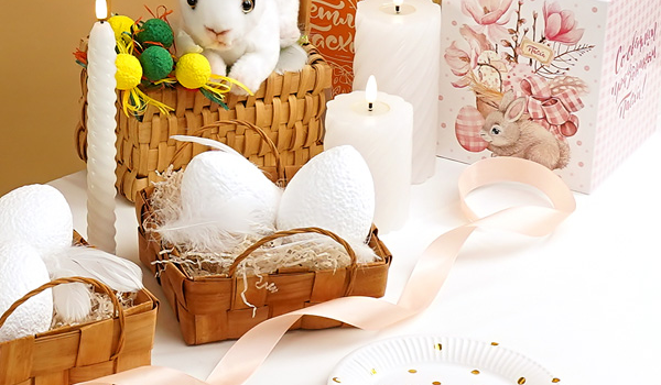 Пасхальная сервировка с игрушкой Заяц