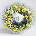 Новогодний венок с декором Заснеженный Ягоды, шары золото диско